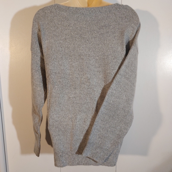 Rickis long sleeve red heart sweater. - Picture 7 of 7